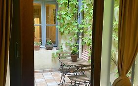 Maison Aigues-Mortaise Dans La Cite